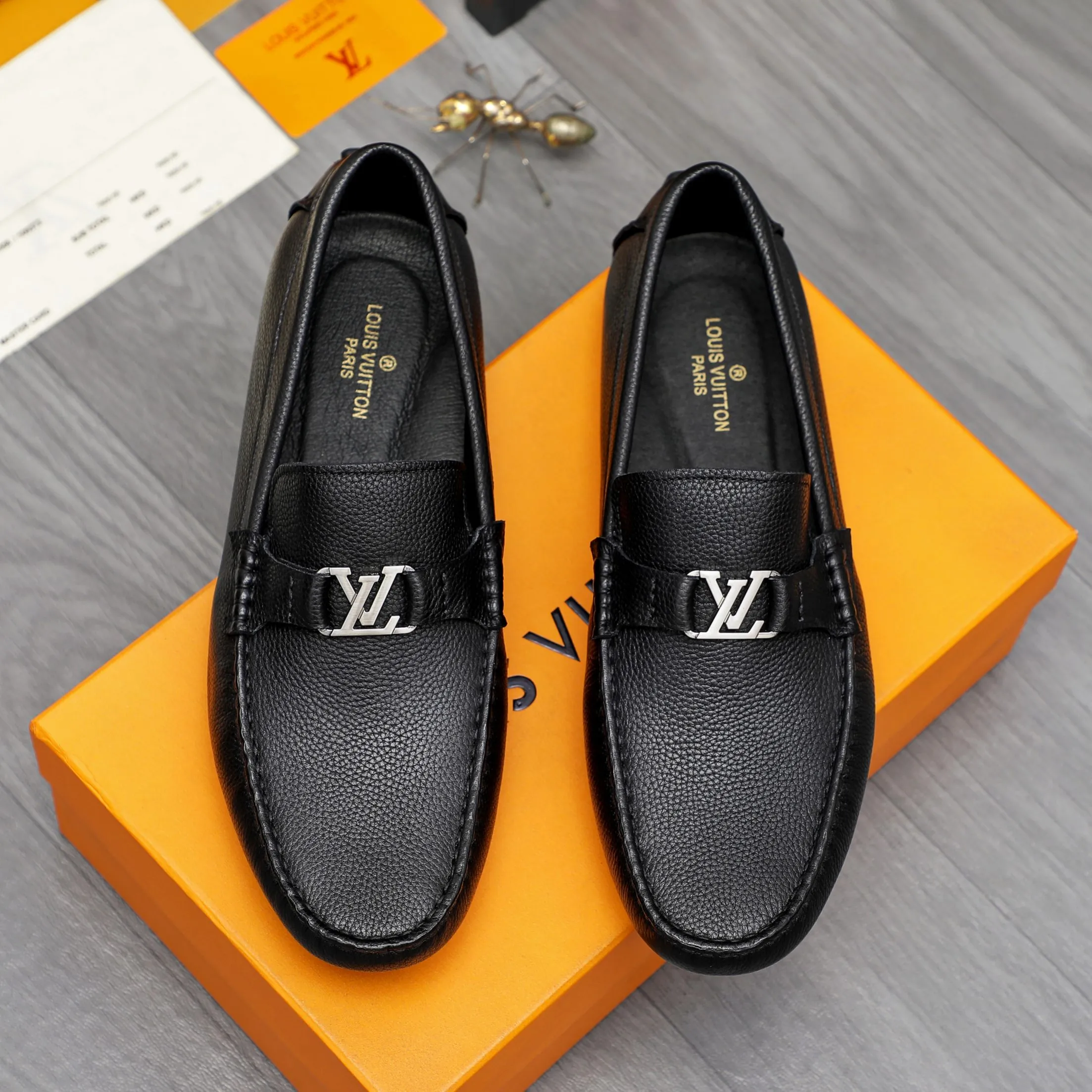 Men's shoes💰400 Product trademark: LV "Louis Vuitton" casual slip-on shoes Regular size: 38-45 (45 is custom-made and non-returnable) Product materials: Selected pebbled cowhide upper, pigskin lining, rubber outsole
